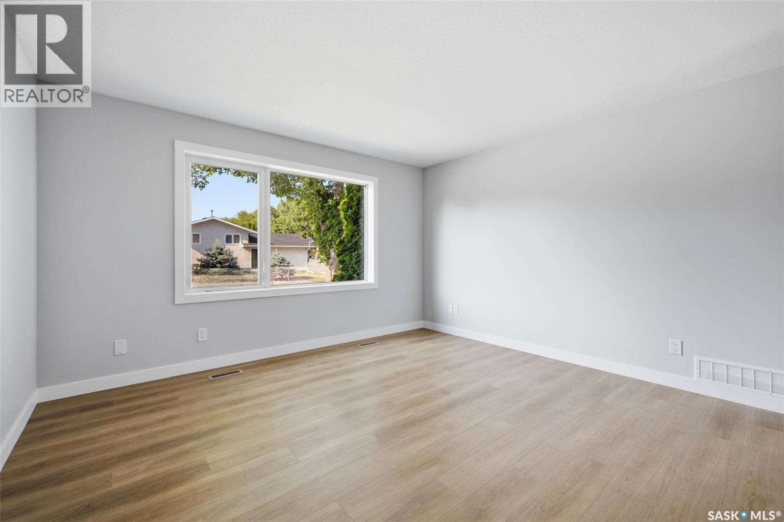 402 Fulton Drive, Regina, Saskatchewan  S4X 2K1 - Photo 5 - SK044501