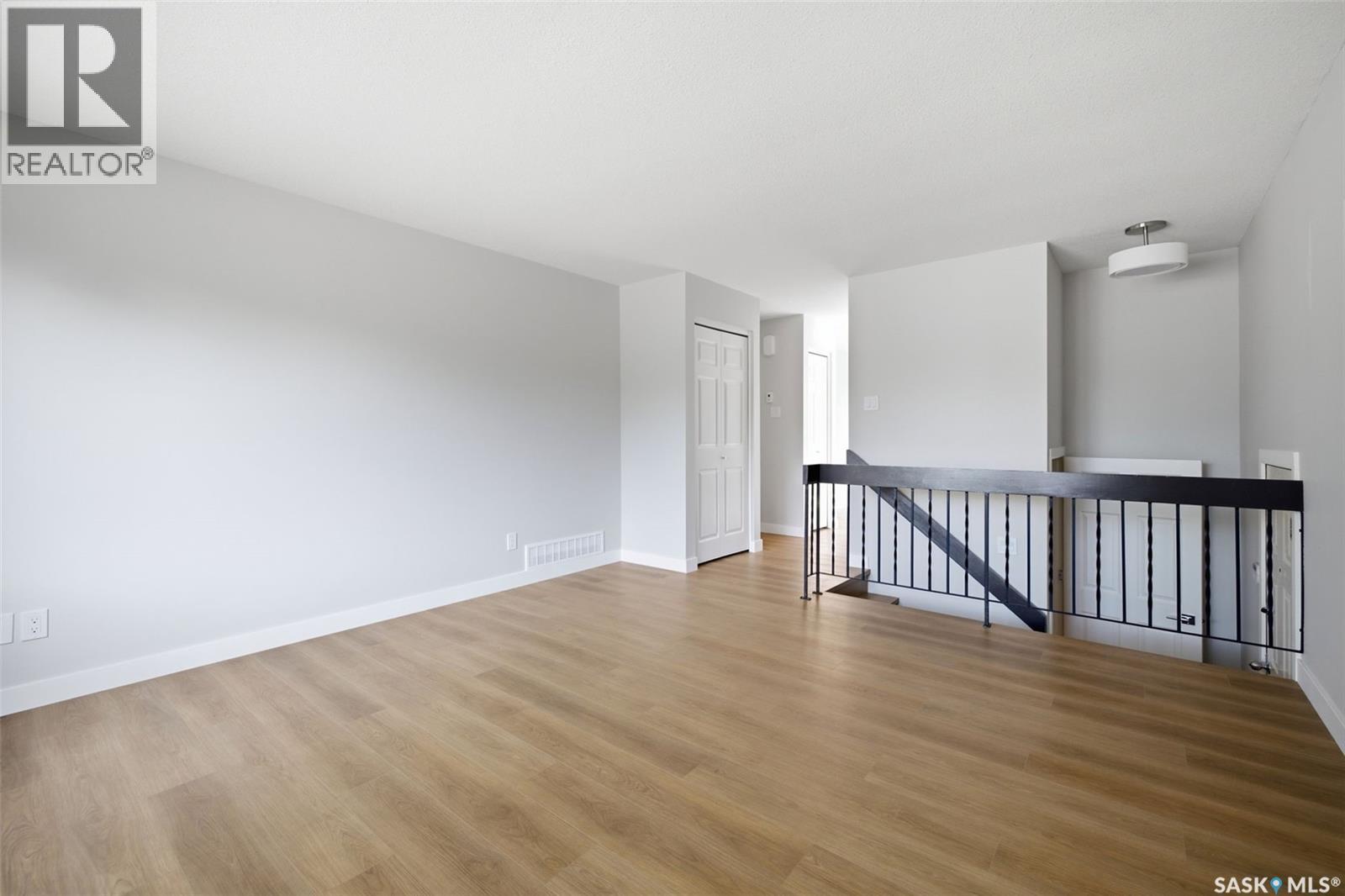 402 Fulton Drive, Regina, Saskatchewan  S4X 2K1 - Photo 6 - SK044501