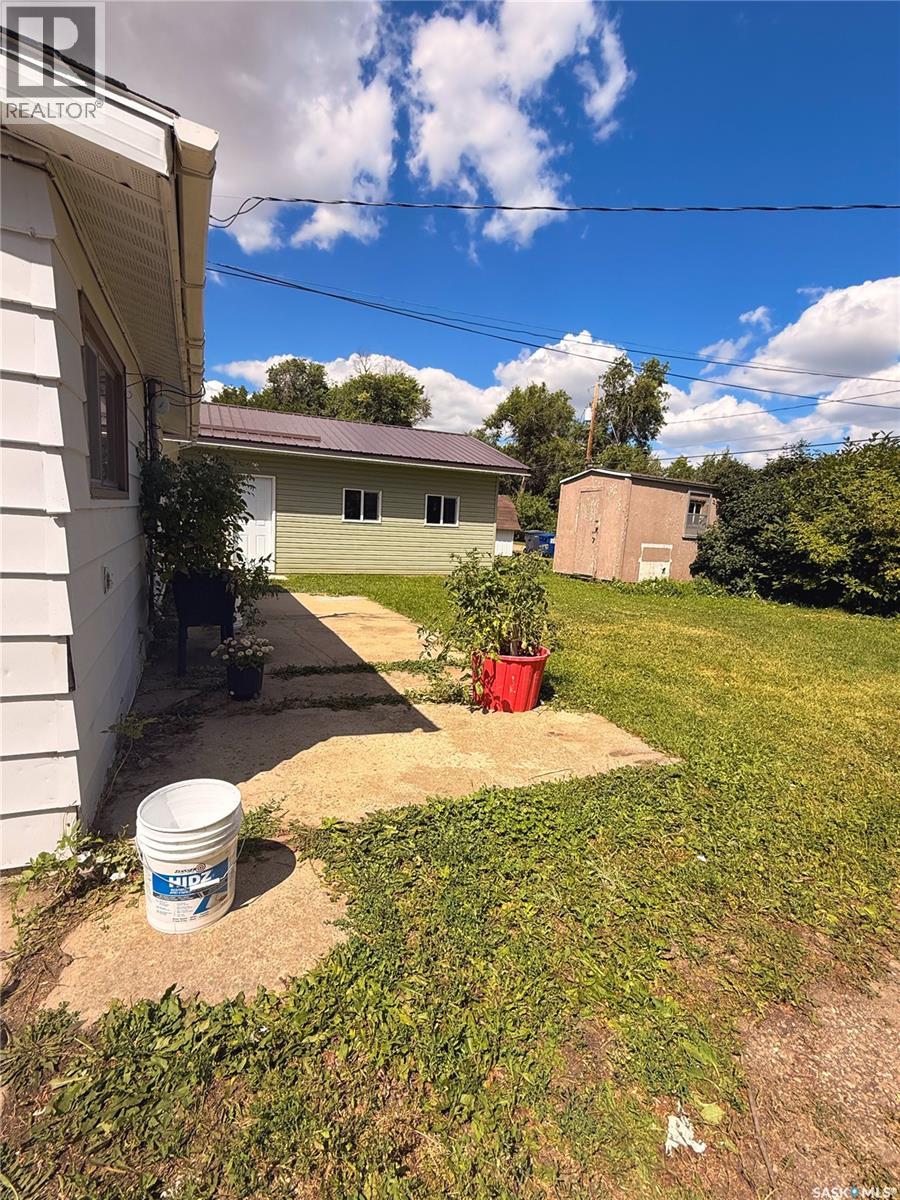 430 3rd Street E, Shaunavon, Saskatchewan  S0N 2M0 - Photo 37 - SK041831