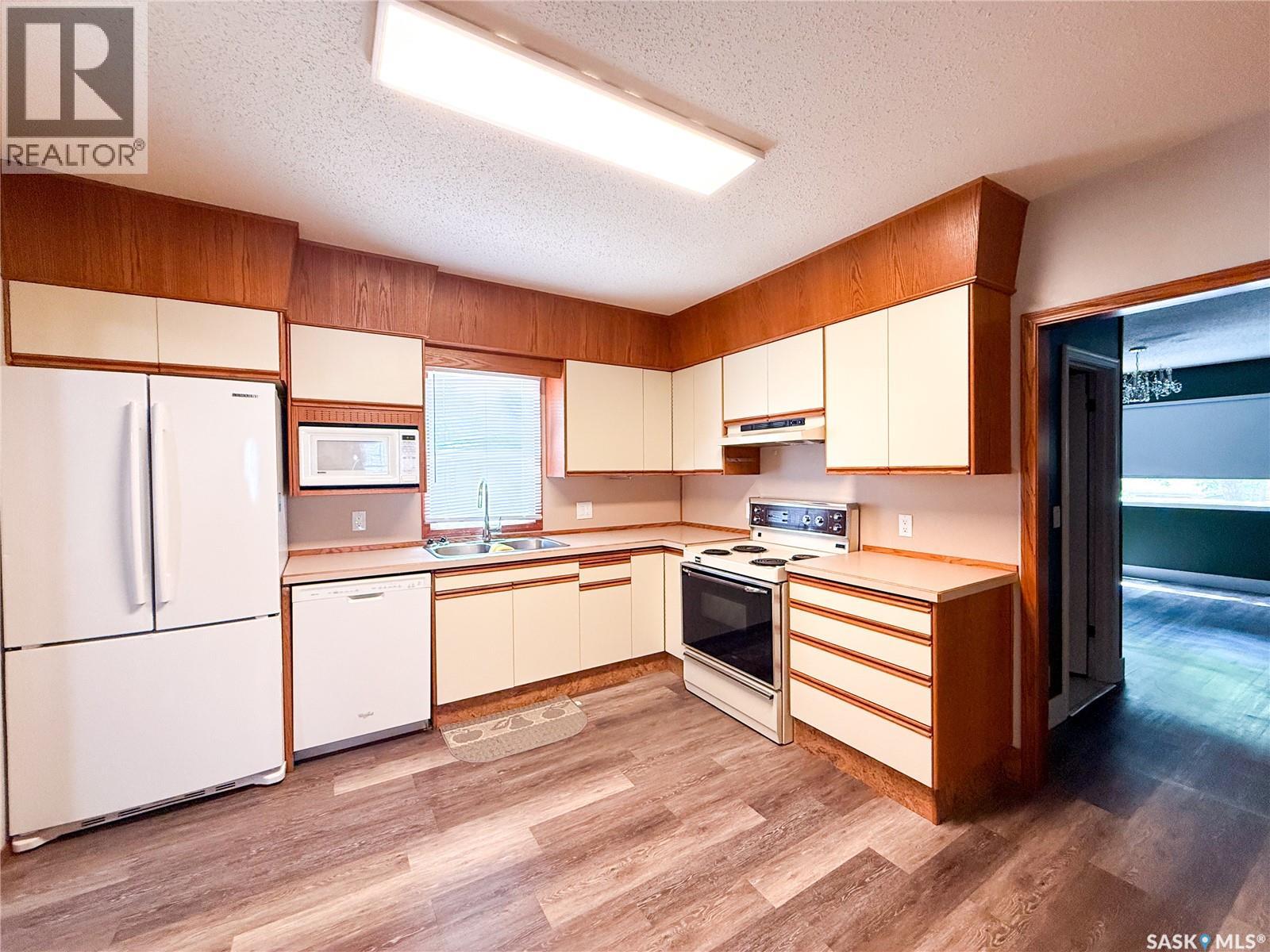 430 3rd Street E, Shaunavon, Saskatchewan  S0N 2M0 - Photo 3 - SK041831