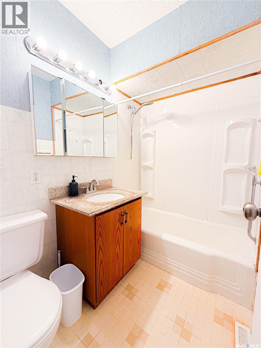 430 3rd Street E, Shaunavon, Saskatchewan  S0N 2M0 - Photo 17 - SK041831
