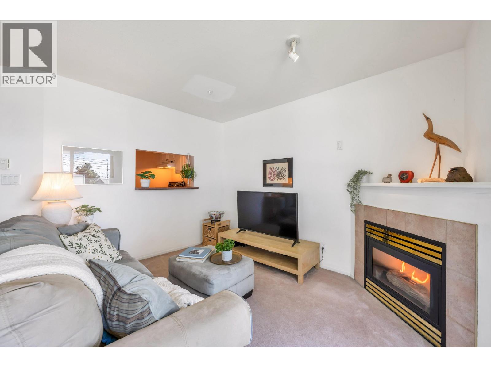 206 245 St. Davids Avenue, North Vancouver, British Columbia V7L 3N9 - Photo 3 - R3152724