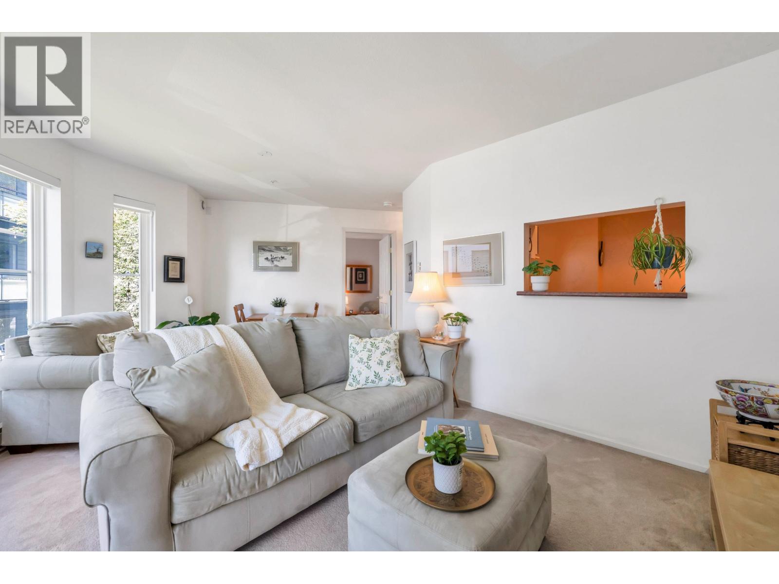 206 245 ST. DAVIDS AVENUE, North Vancouver, British Columbia