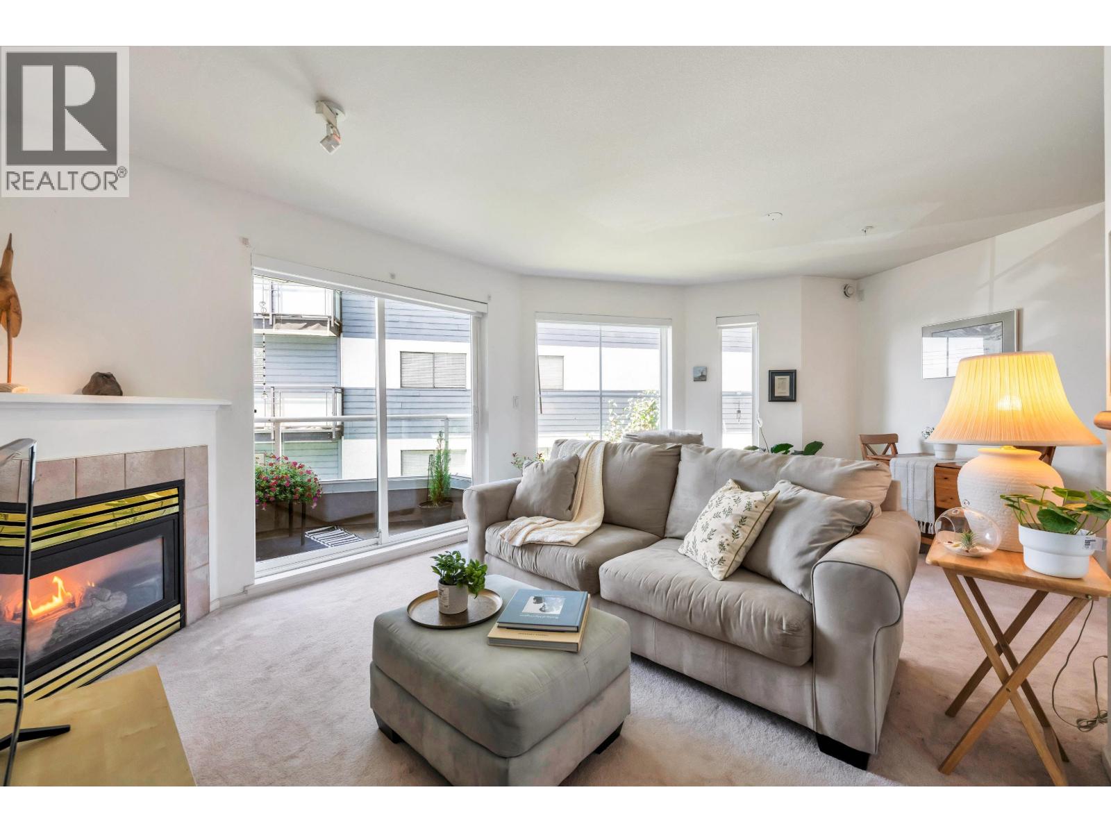 206 245 St. Davids Avenue, North Vancouver, British Columbia V7L 3N9 - Photo 2 - R3152724