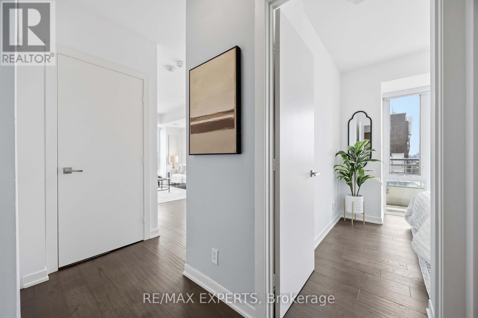 1007 - 223 St Clair Avenue W, Toronto, Ontario  M4V 0A5 - Photo 4 - C13640172