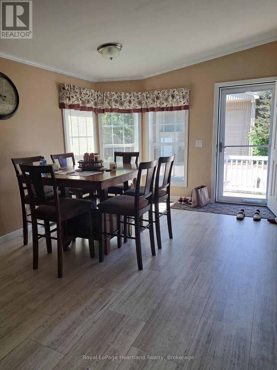 9 Bond Street, Strathroy-Caradoc (Sw), Ontario  N7G 0C5 - Photo 4 - X13640102