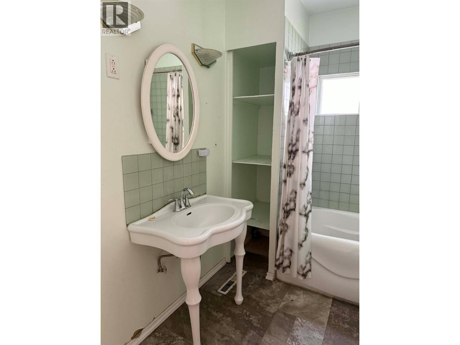 168 Crescent Street, Castlegar, British Columbia  V1N 1B1 - Photo 6 - 10370826