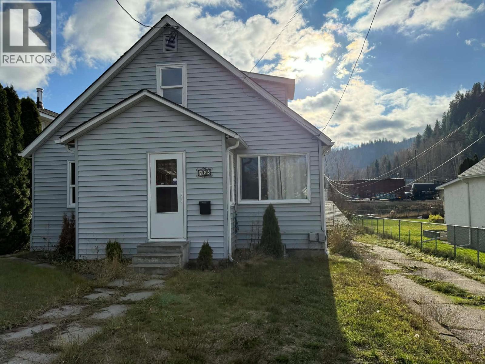 168 Crescent Street, Castlegar, British Columbia  V1N 1B1 - Photo 2 - 10370826