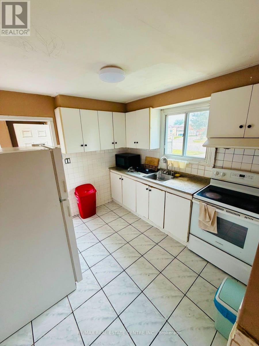 7118 Goreway Drive, Mississauga, Ontario  L4T 2T6 - Photo 8 - W13574186