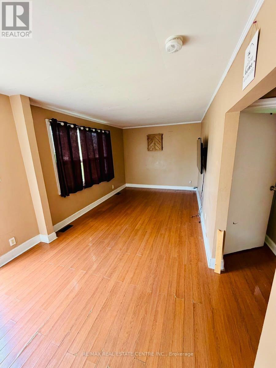 7118 Goreway Drive, Mississauga, Ontario  L4T 2T6 - Photo 5 - W13574186