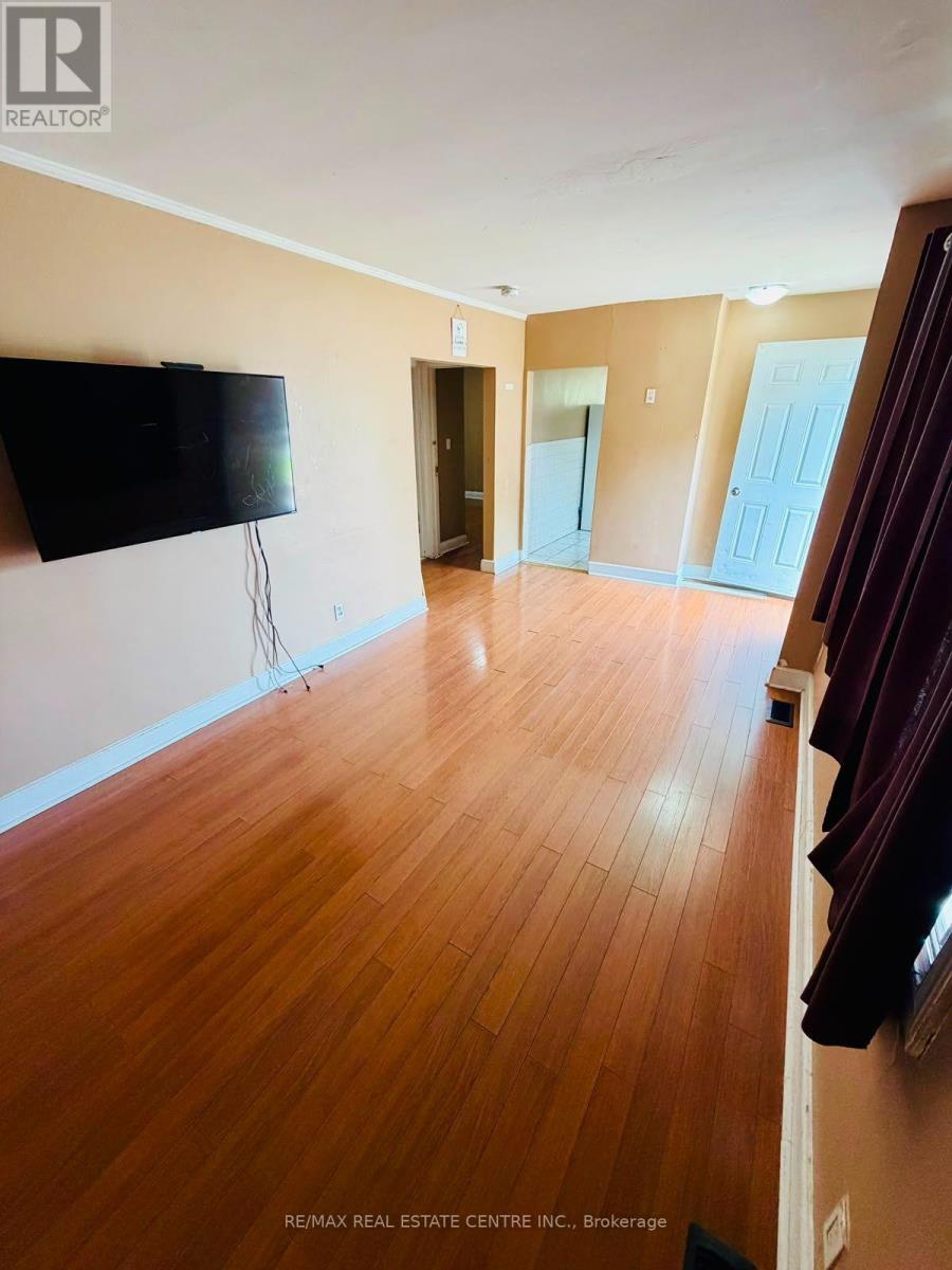 7118 Goreway Drive, Mississauga, Ontario  L4T 2T6 - Photo 6 - W13574186