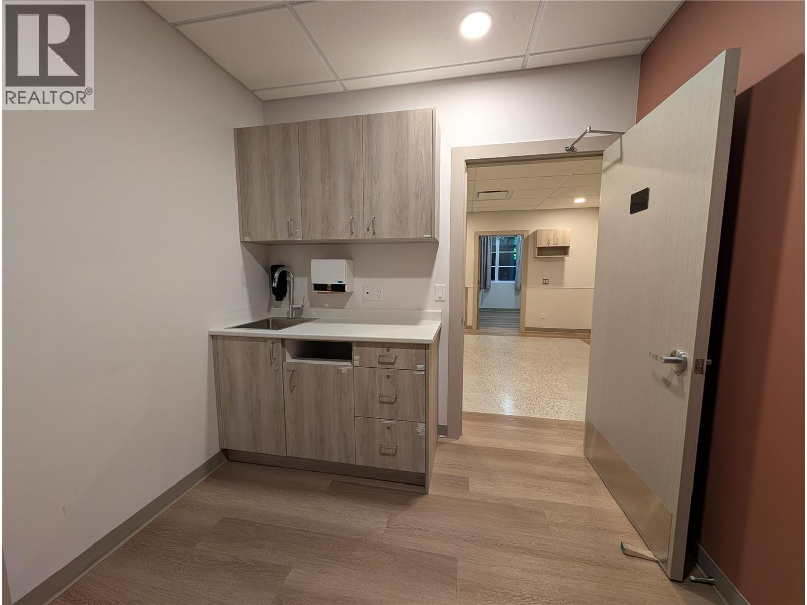 480 Royal Avenue Kelowna Photo 8