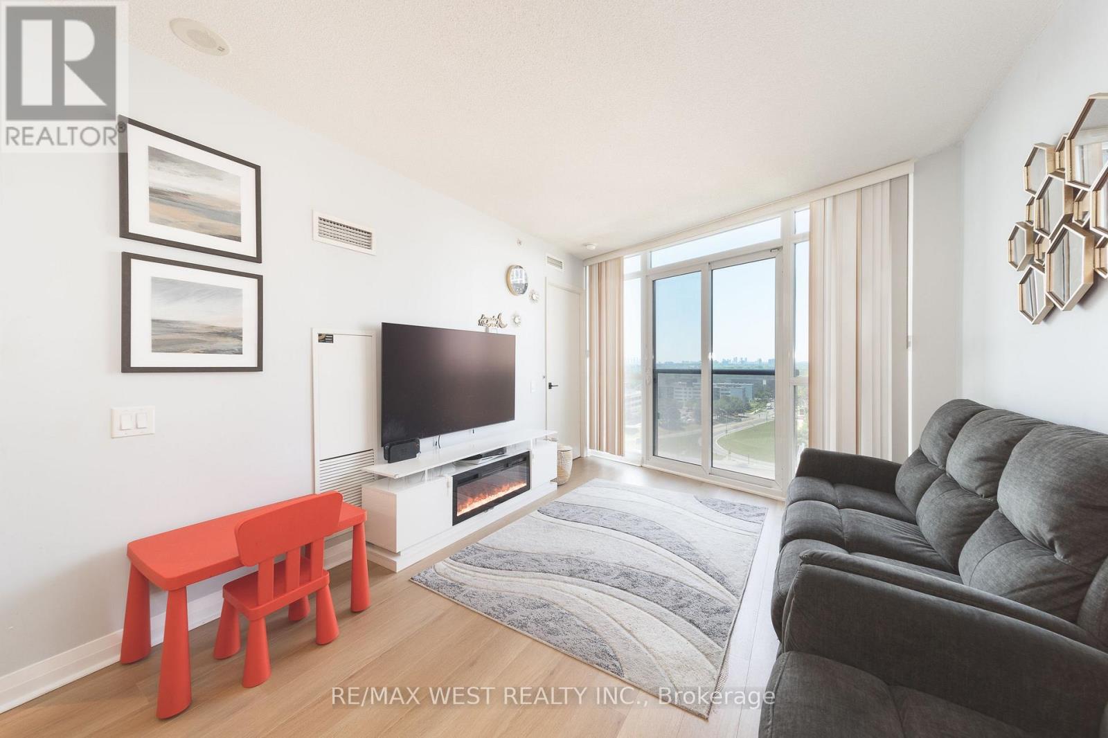 1206 - 1 Valhalla Inn Road, Toronto, Ontario M9B 1S9 - Photo 6 - W13570202