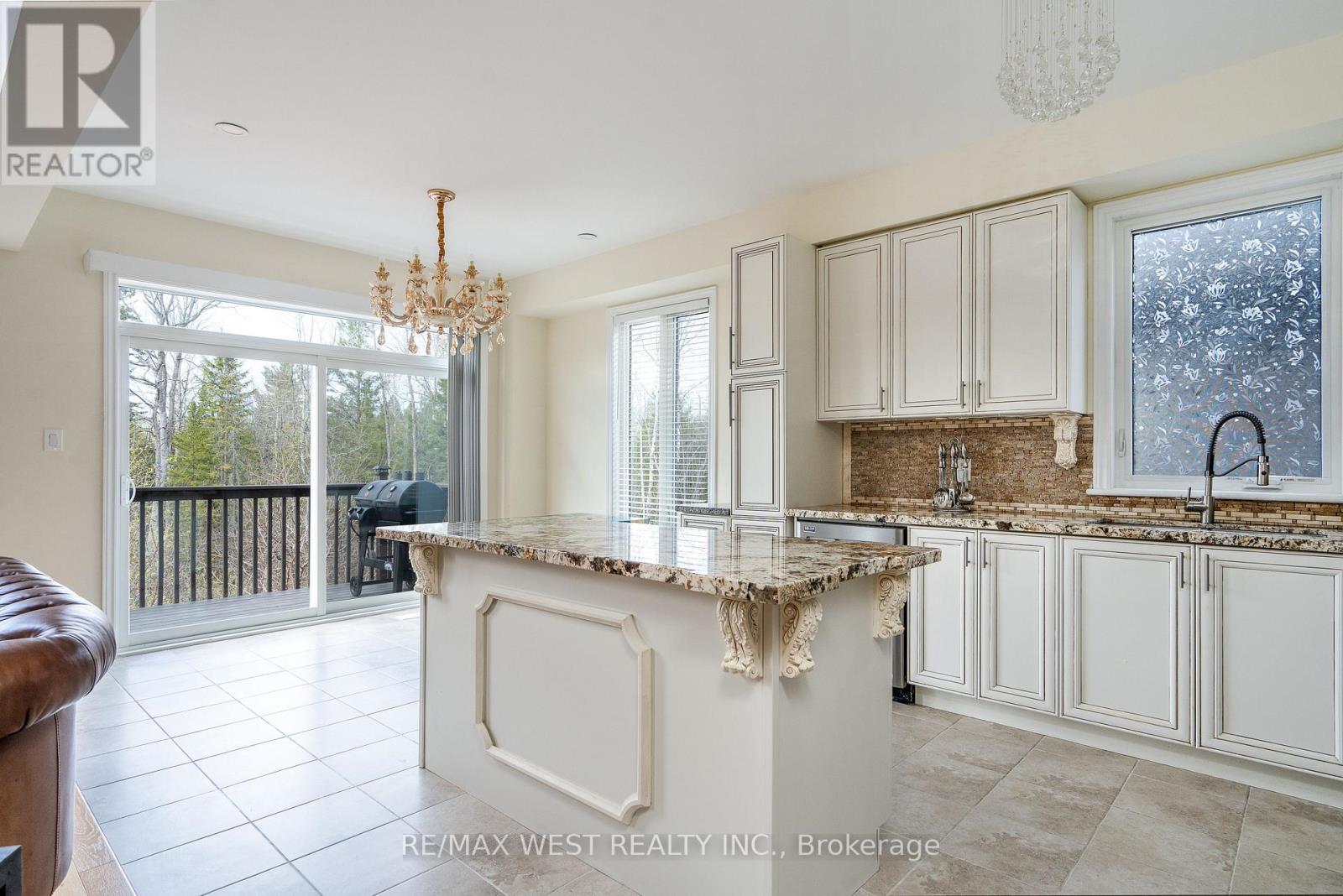 121 Allegra Drive, Wasaga Beach, Ontario  L9Z 1P2 - Photo 4 - S13479080