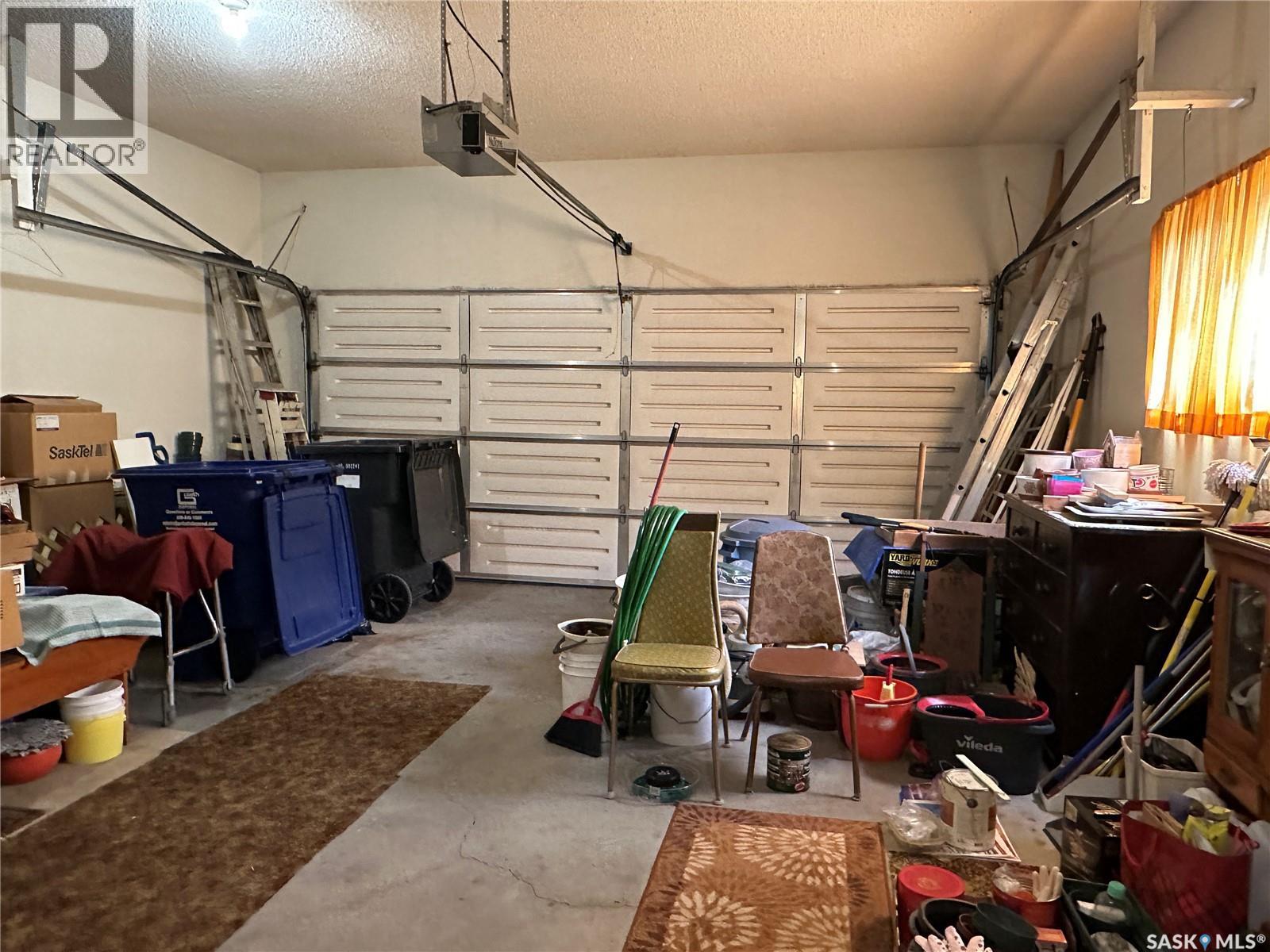 213 5th Street, Weyburn, Saskatchewan  S4H 0Z4 - Photo 14 - SK044469