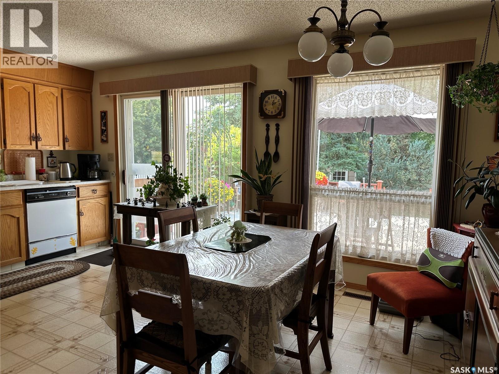 213 5th Street, Weyburn, Saskatchewan  S4H 0Z4 - Photo 15 - SK044469