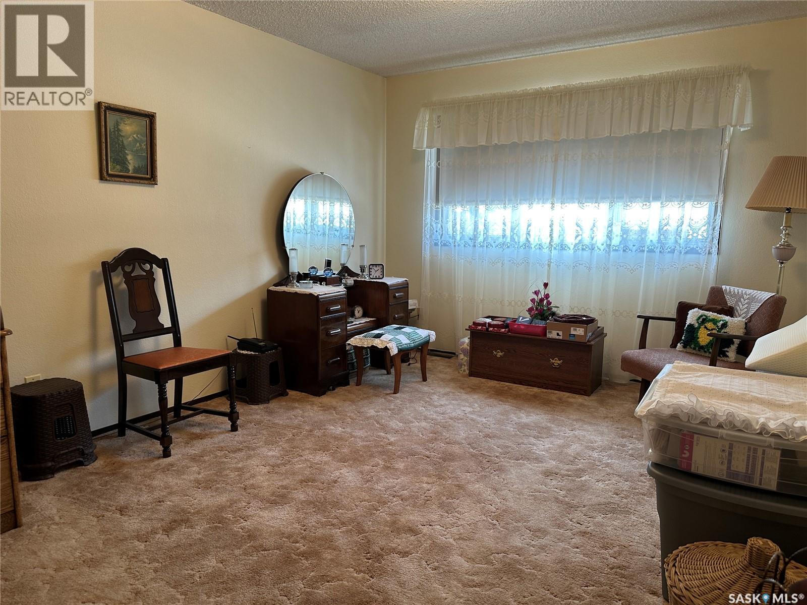 213 5th Street, Weyburn, Saskatchewan  S4H 0Z4 - Photo 21 - SK044469