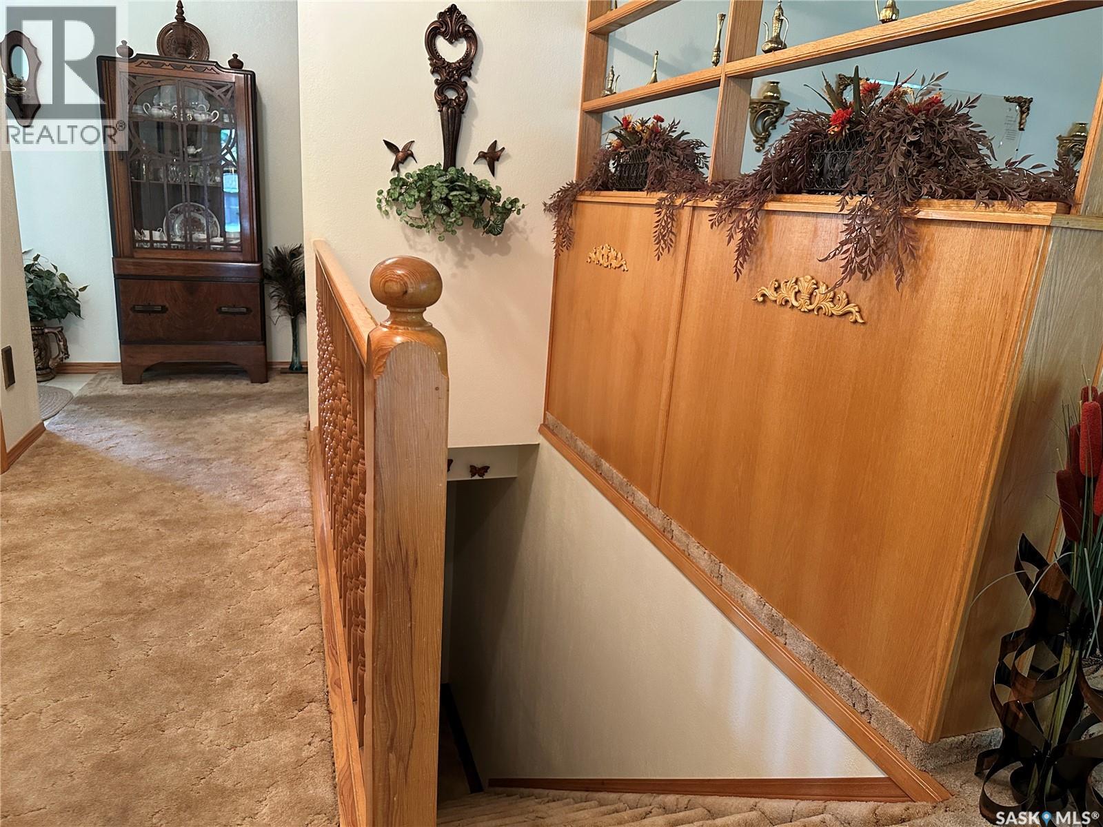 213 5th Street, Weyburn, Saskatchewan  S4H 0Z4 - Photo 4 - SK044469