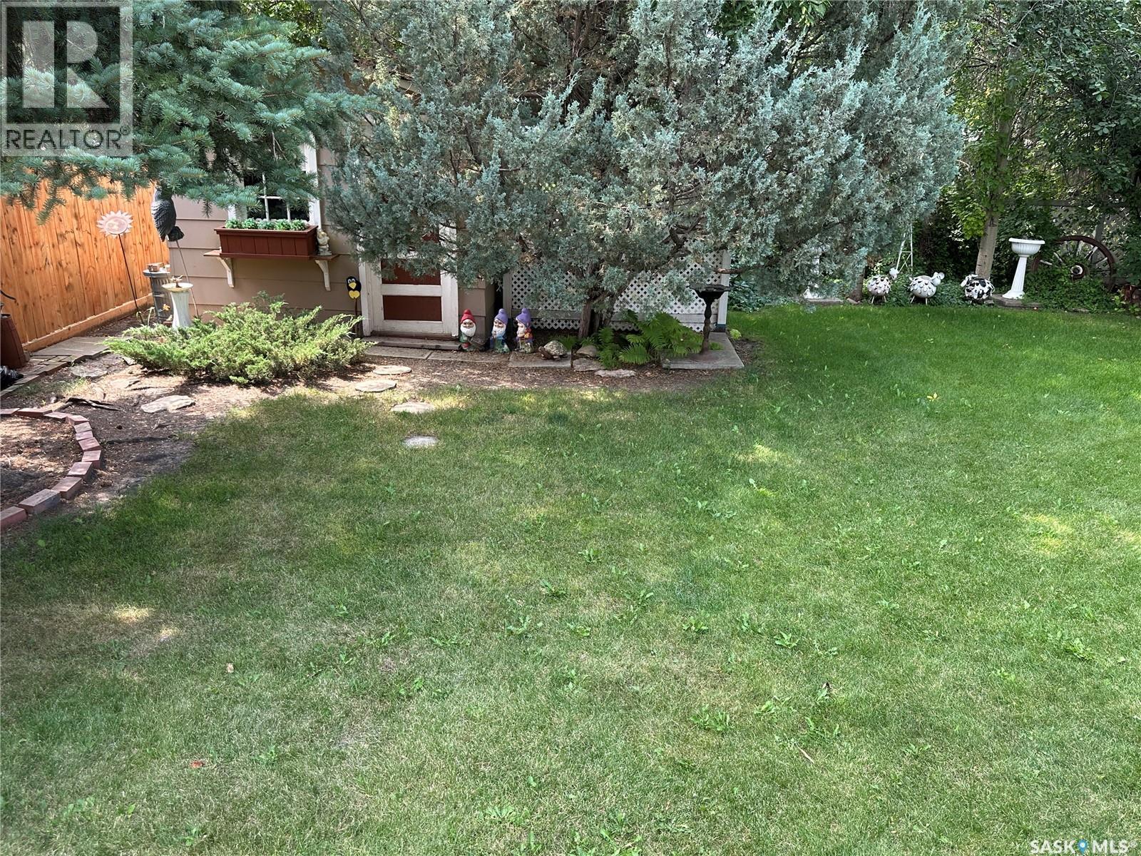 213 5th Street, Weyburn, Saskatchewan  S4H 0Z4 - Photo 40 - SK044469
