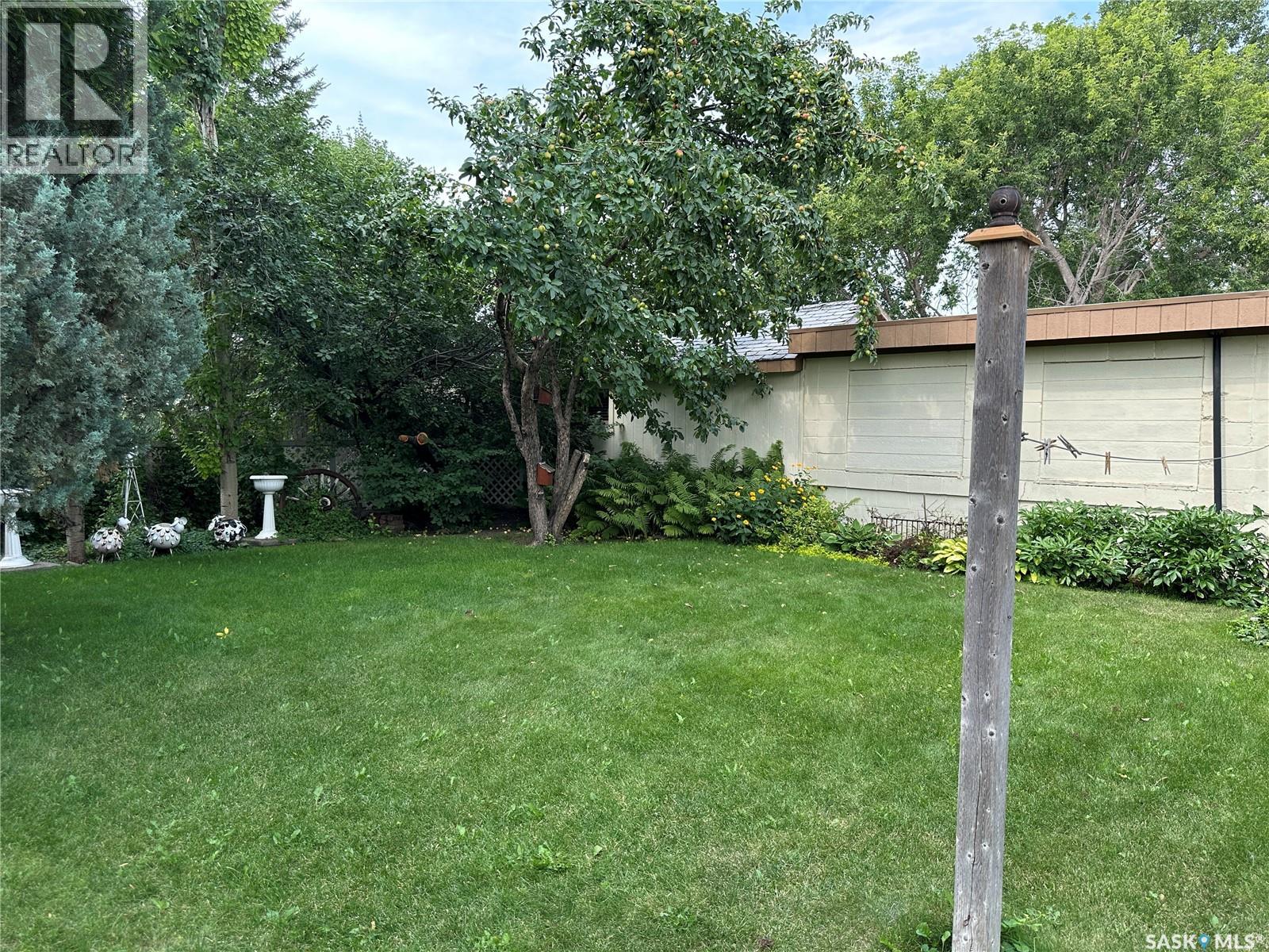 213 5th Street, Weyburn, Saskatchewan  S4H 0Z4 - Photo 43 - SK044469