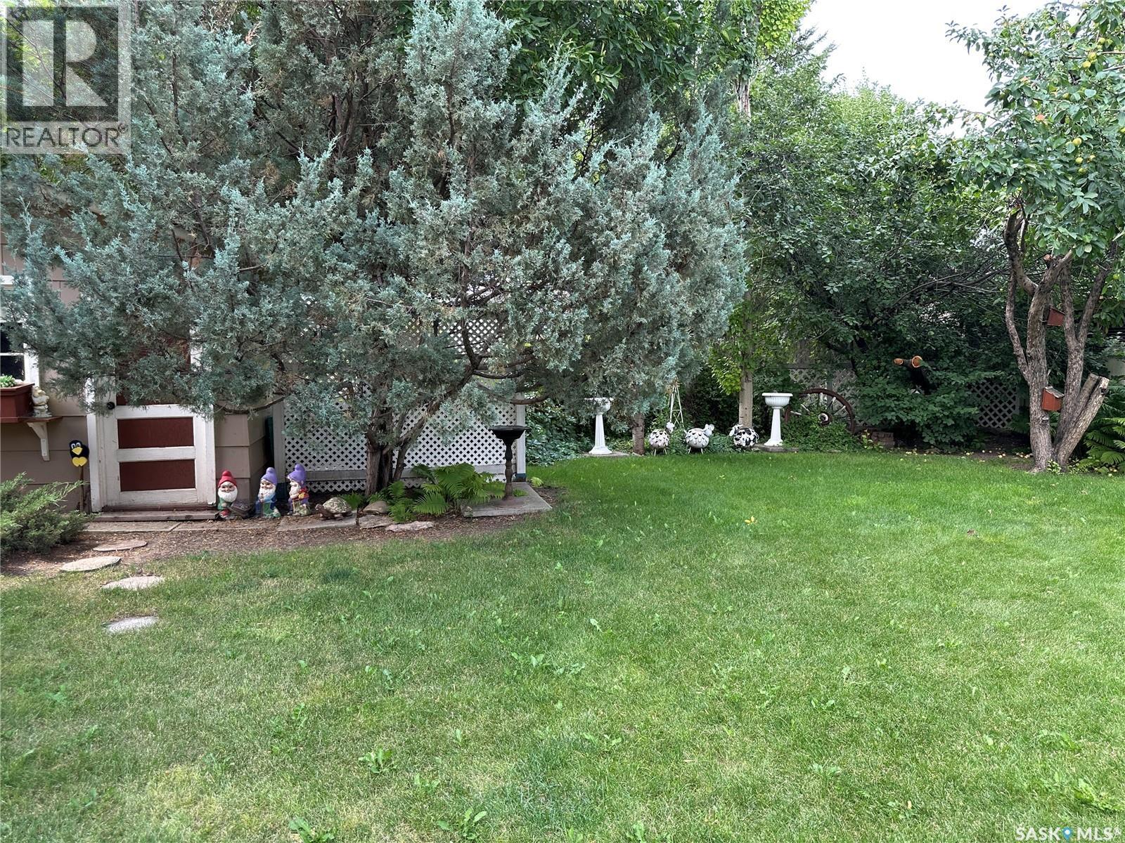213 5th Street, Weyburn, Saskatchewan  S4H 0Z4 - Photo 44 - SK044469
