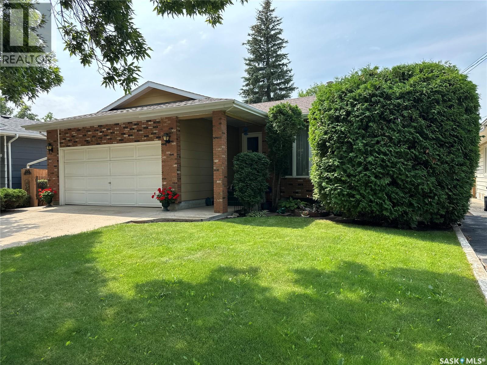 213 5th Street, Weyburn, Saskatchewan  S4H 0Z4 - Photo 48 - SK044469