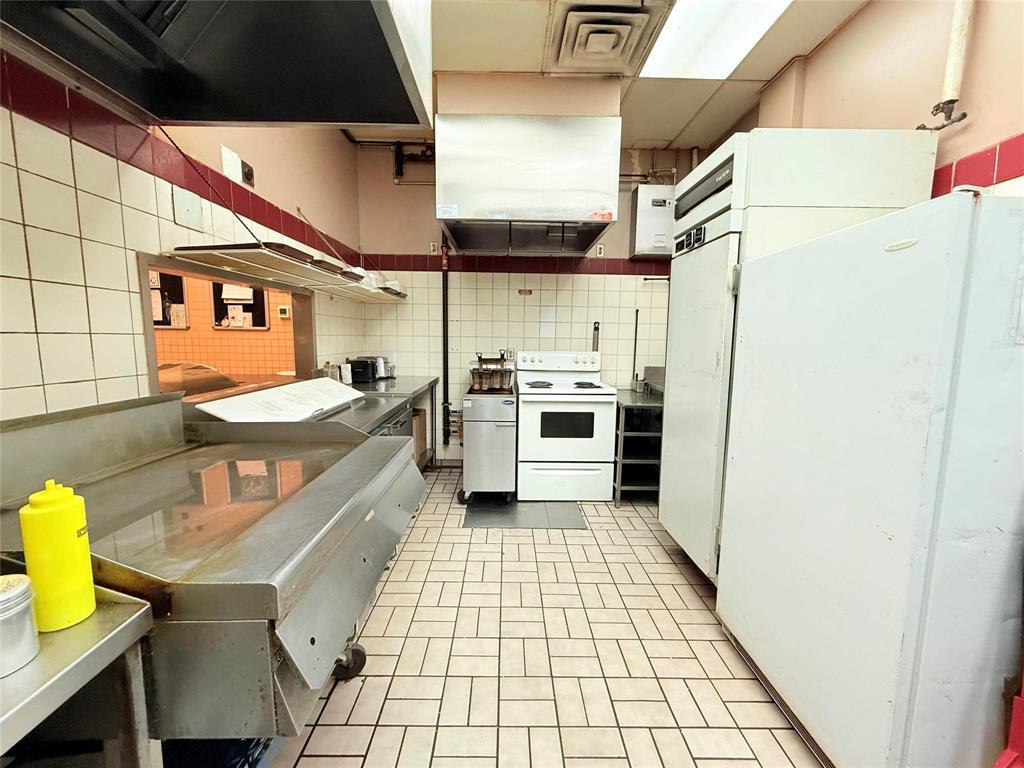 A17 800 Rosser Avenue, Brandon, Manitoba  R7A 6N5 - Photo 3 - 202619535