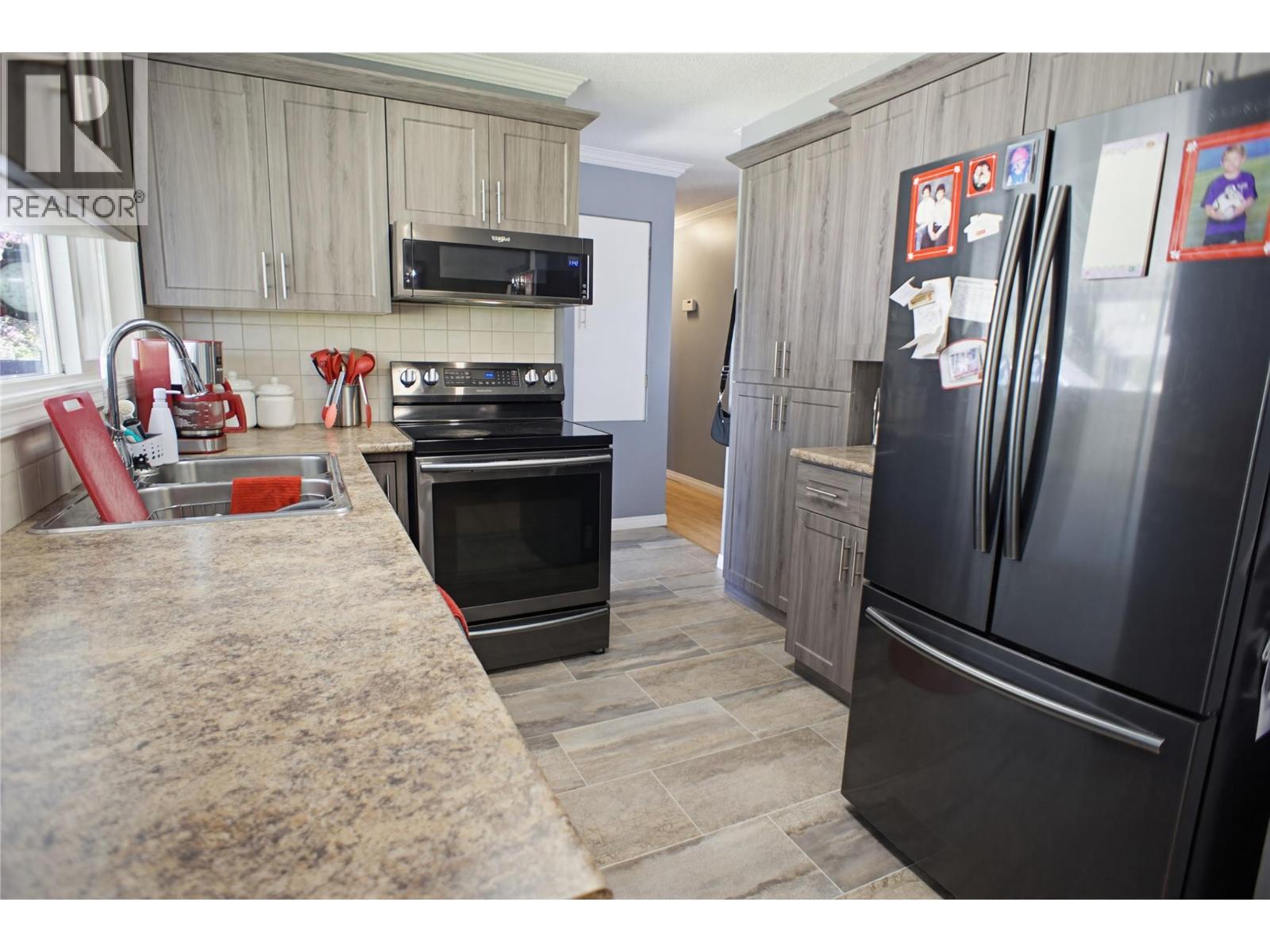 1684 Greenfield Avenue, Kamloops, British Columbia  V2B 4N6 - Photo 2 - 10394750