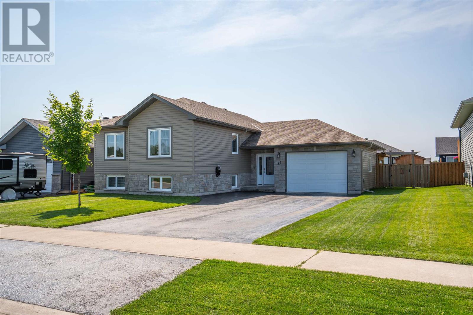 86 Chatfield Dr, Sault Ste. Marie, Ontario P6C 0B1 - Photo 2 - SM262054