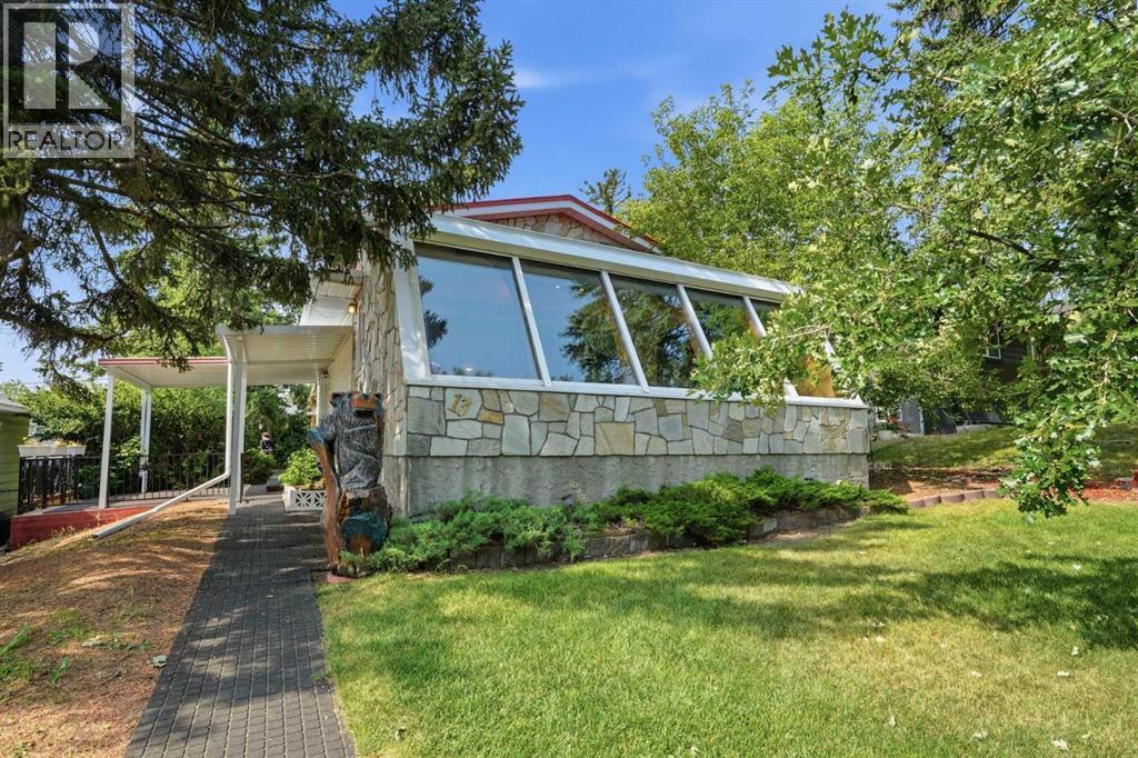 13 Tipton Place NW, Calgary, Alberta  T2K 3L6 - Photo 3 - A2333948