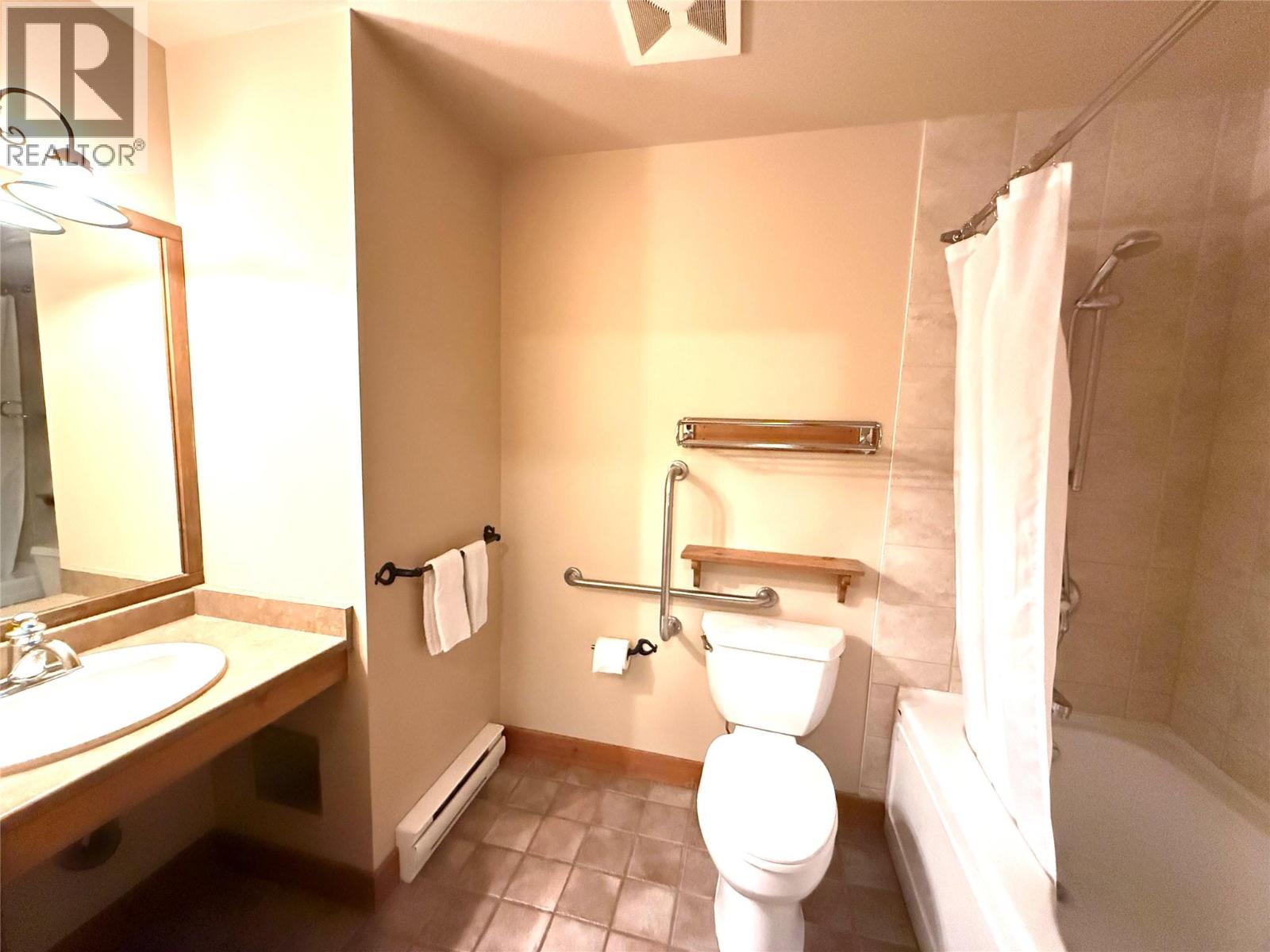 2090 Summit Drive Unit# 106, Panorama, British Columbia  V0A 1T0 - Photo 19 - 10396788