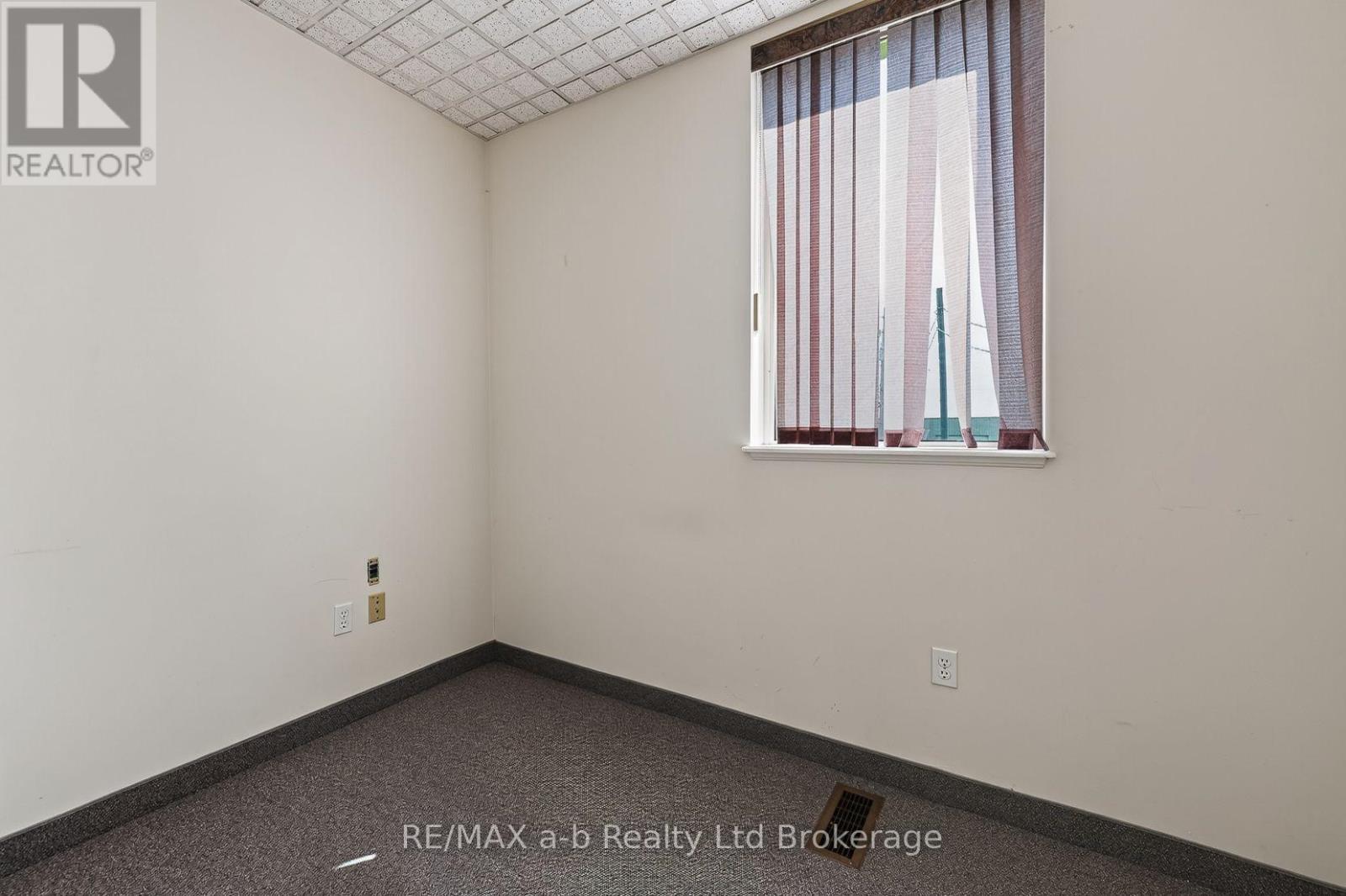 35 Springbank Avenue N, Woodstock, Ontario  N4S 7P6 - Photo 13 - X13640226