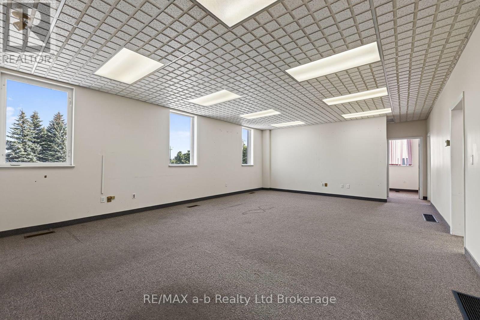 35 Springbank Avenue N, Woodstock, Ontario  N4S 7P6 - Photo 8 - X13640226