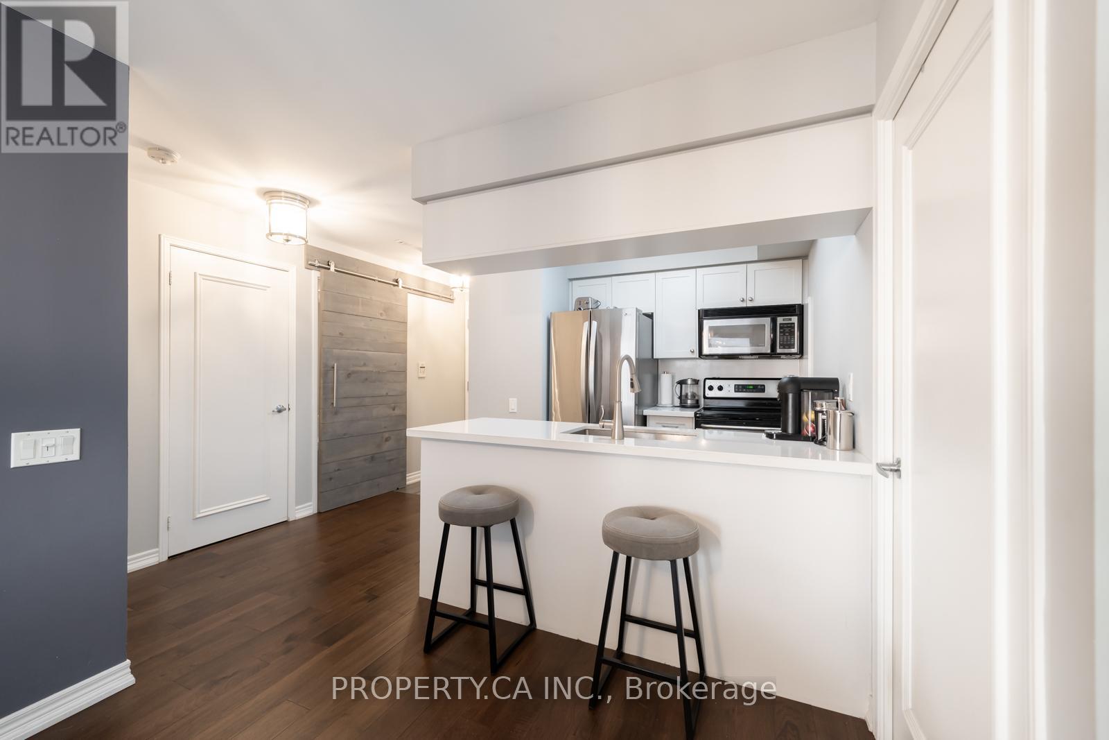 202 - 60 St Clair Avenue W, Toronto, Ontario  M4V 1M1 - Photo 9 - C13077320