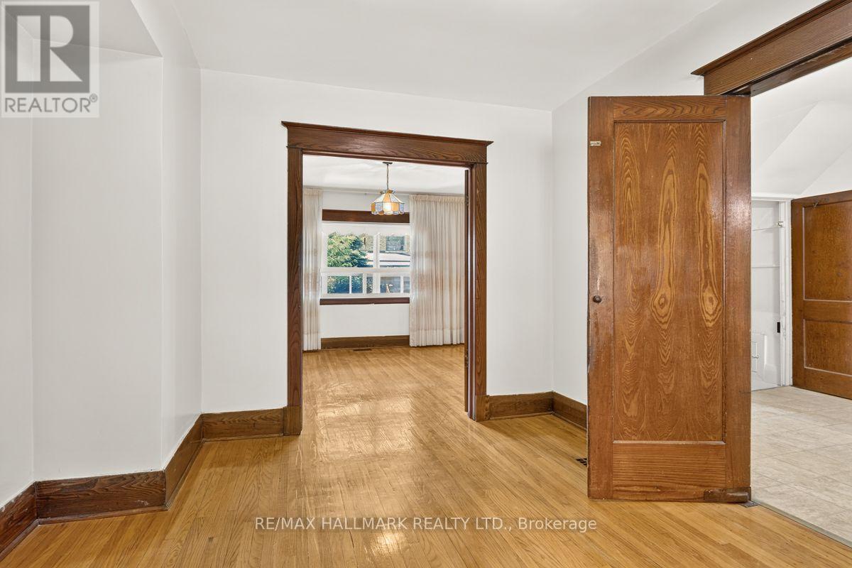511 Northcliffe Boulevard, Toronto, Ontario  M6E 3L4 - Photo 11 - C13640266