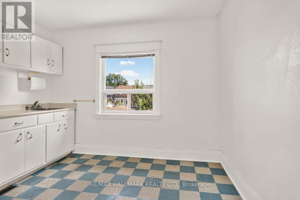 511 Northcliffe Boulevard, Toronto, Ontario  M6E 3L4 - Photo 19 - C13640266