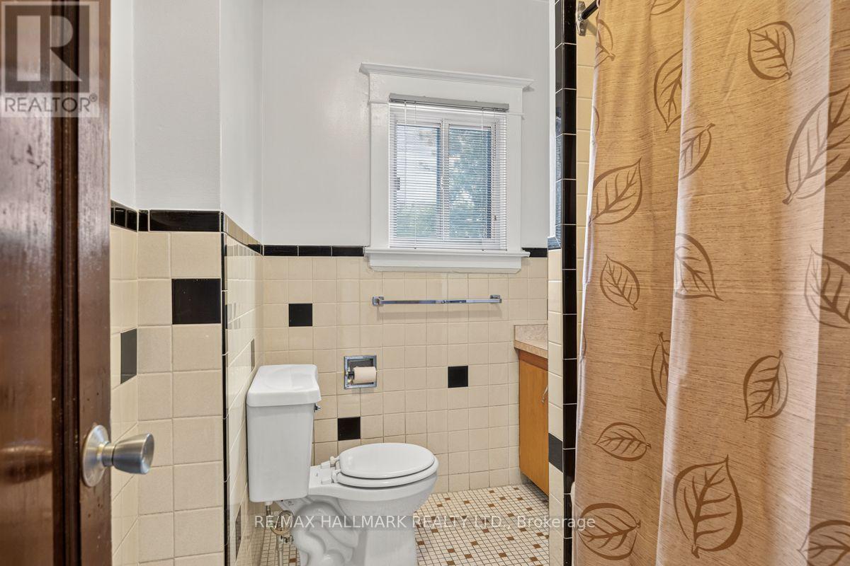 511 Northcliffe Boulevard, Toronto, Ontario  M6E 3L4 - Photo 25 - C13640266