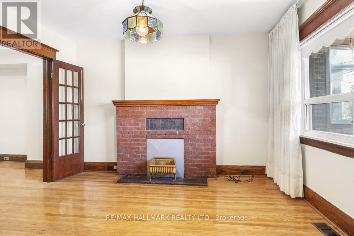 511 Northcliffe Boulevard, Toronto, Ontario  M6E 3L4 - Photo 7 - C13640266