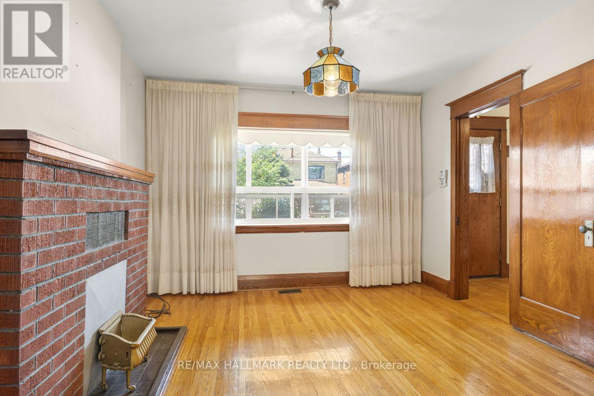 511 Northcliffe Boulevard, Toronto, Ontario  M6E 3L4 - Photo 8 - C13640266