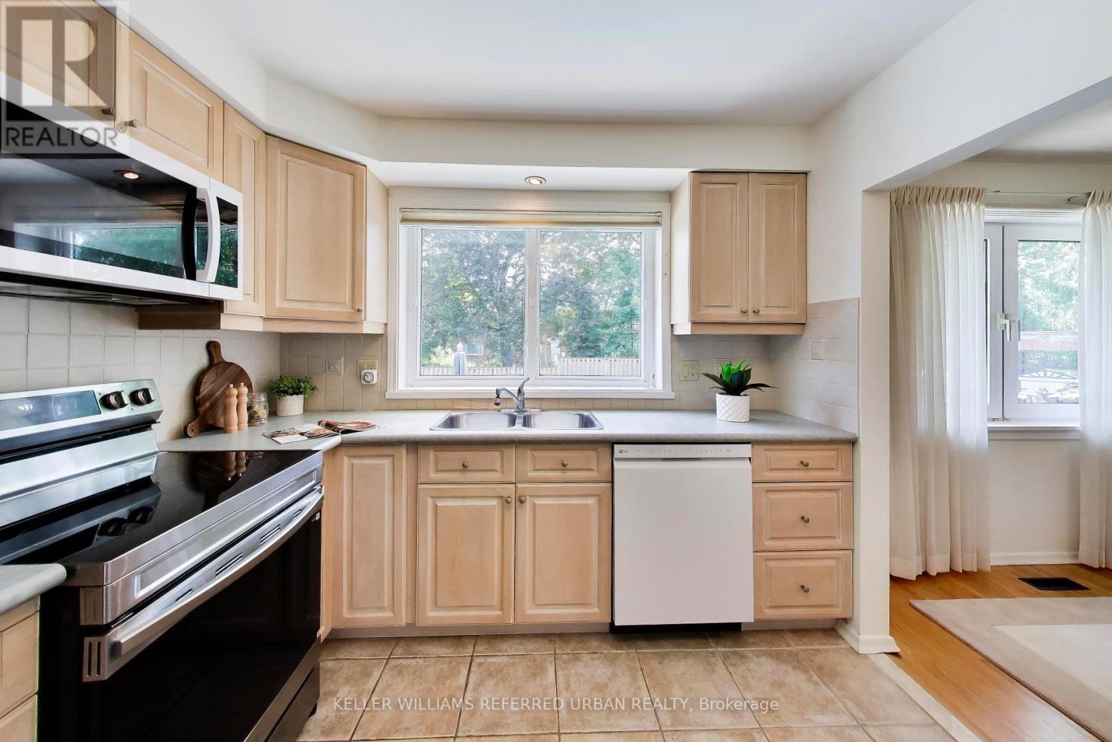 22 Crossbow Crescent, Toronto, Ontario  M2J 3M4 - Photo 8 - C13640316