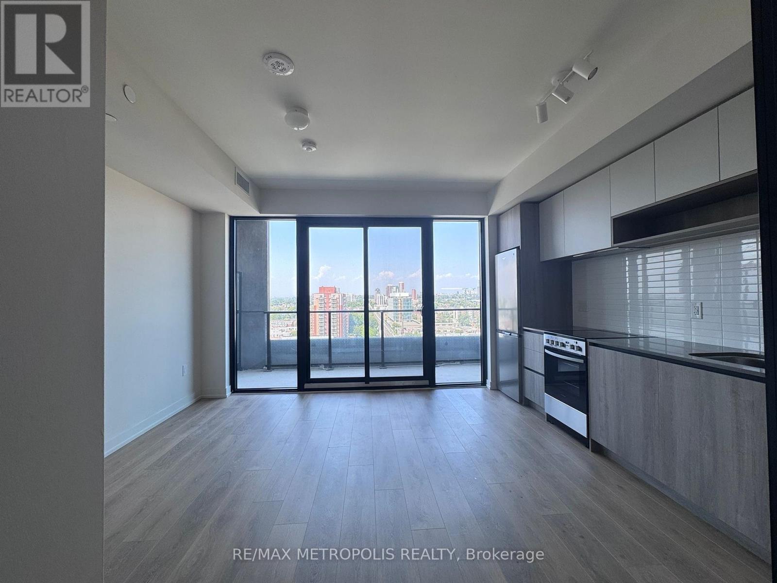 1418 - 181 Sterling Road, Toronto, Ontario  M6R 2B2 - Photo 4 - C13640440