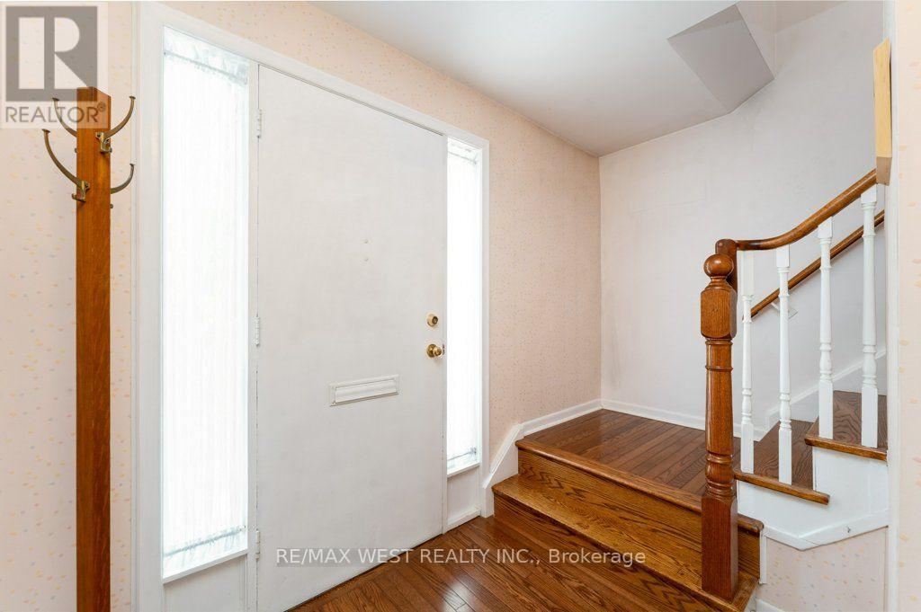 2 Robinter Drive, Toronto, Ontario  M2M 3P9 - Photo 11 - C13640496