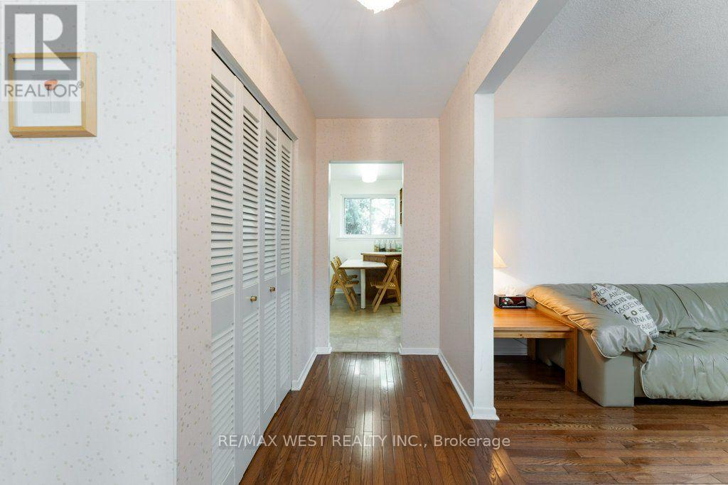 2 Robinter Drive, Toronto, Ontario  M2M 3P9 - Photo 12 - C13640496