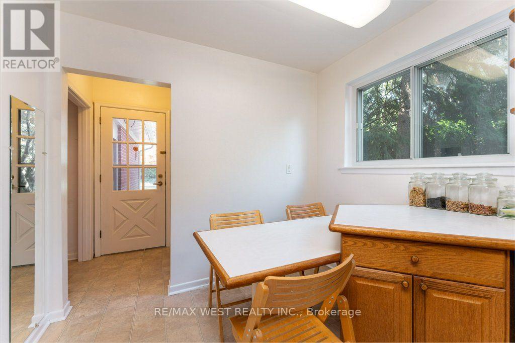 2 Robinter Drive, Toronto, Ontario  M2M 3P9 - Photo 19 - C13640496