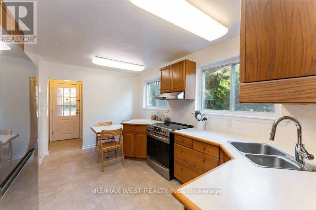 2 Robinter Drive, Toronto, Ontario  M2M 3P9 - Photo 20 - C13640496