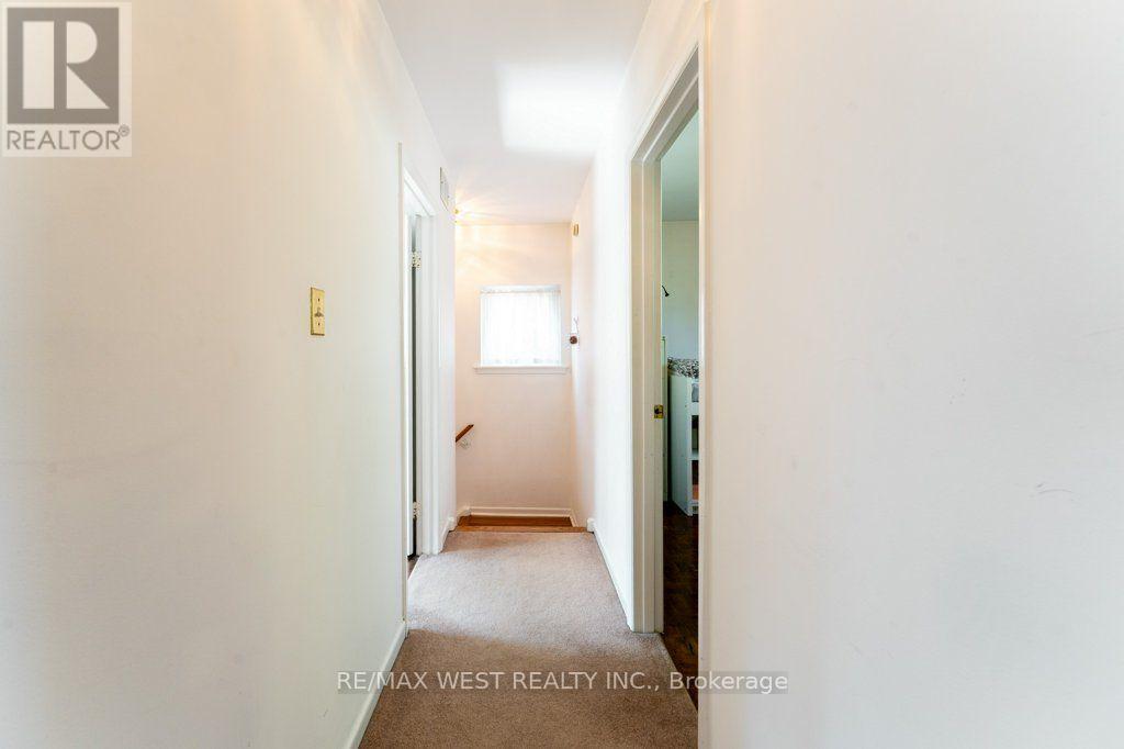 2 Robinter Drive, Toronto, Ontario  M2M 3P9 - Photo 22 - C13640496