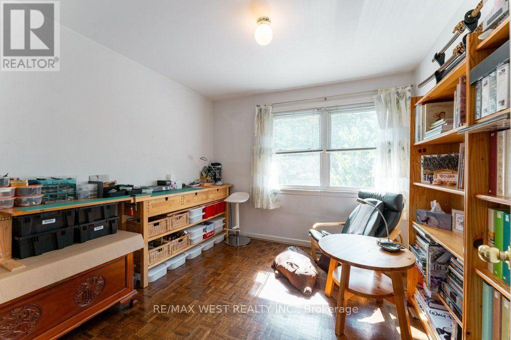 2 Robinter Drive, Toronto, Ontario  M2M 3P9 - Photo 23 - C13640496