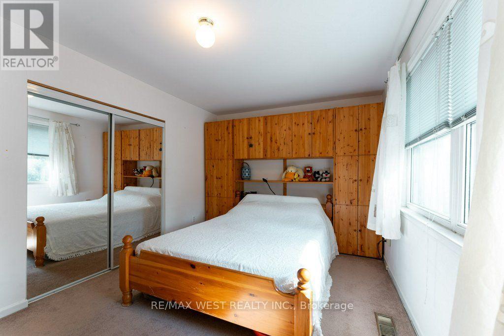 2 Robinter Drive, Toronto, Ontario  M2M 3P9 - Photo 26 - C13640496
