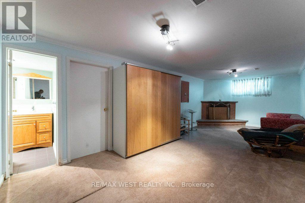 2 Robinter Drive, Toronto, Ontario  M2M 3P9 - Photo 29 - C13640496