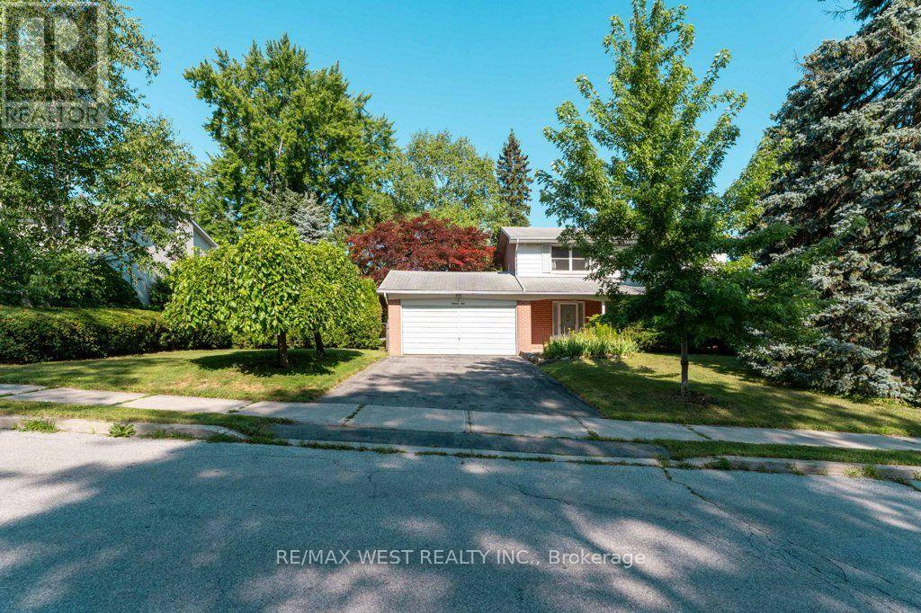 2 Robinter Drive, Toronto, Ontario  M2M 3P9 - Photo 3 - C13640496